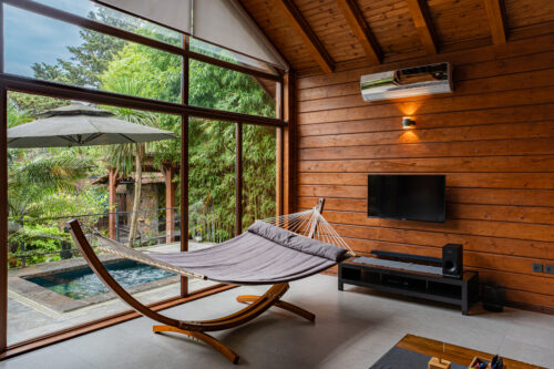 کلبه مدرن به همراه جکوزی